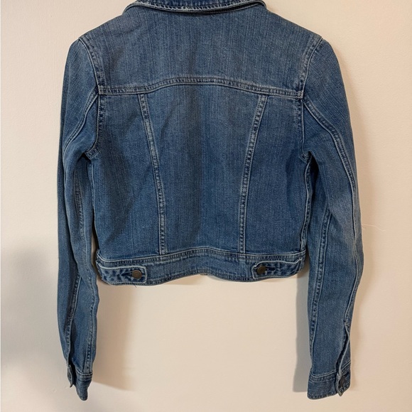 Cropped Light Wash Denim Jacket - Picture 4 of 4